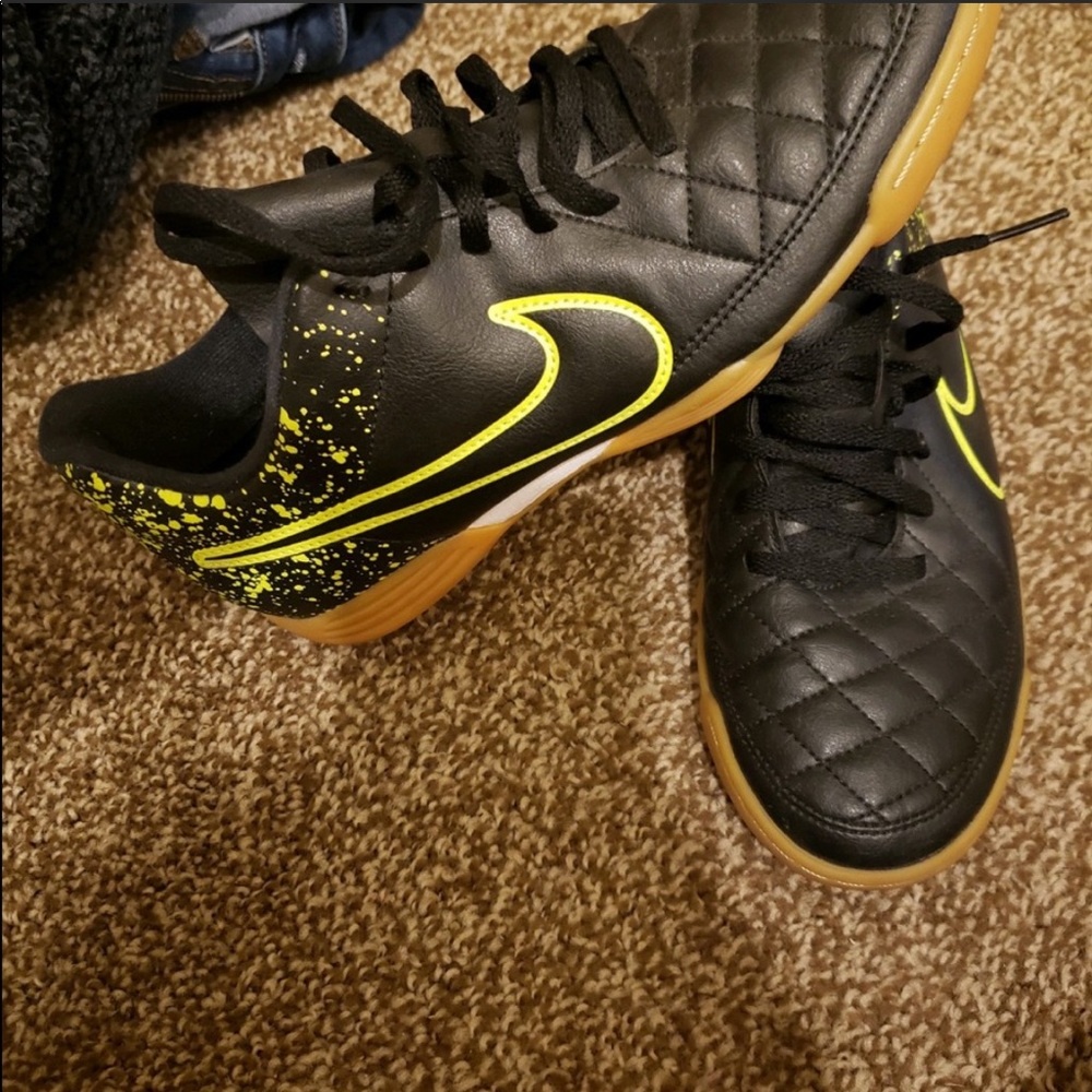Women’s Nike indoors